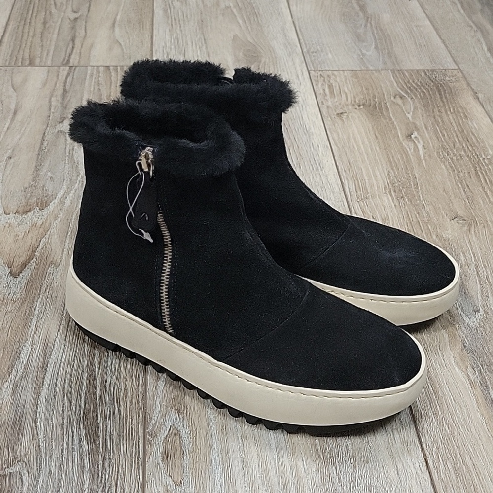 Aquatalia Size 8 Black Alison Suede Bootie with Shearling Trim Like New!